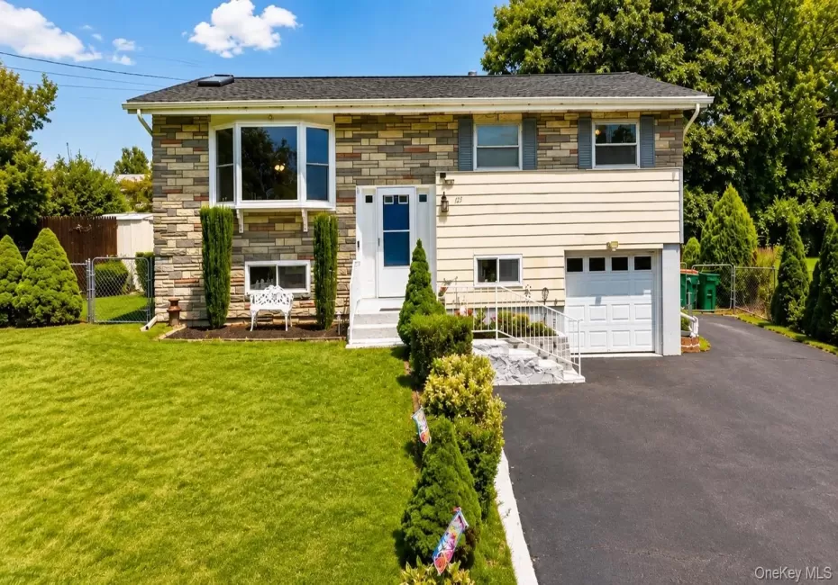 125 Riverview Drive, Fishkill, NY, 3 Bedrooms Bedrooms, 9 Rooms Rooms,1 BathroomBathrooms,Residential,For Rent,Riverview,0,1041597 125 Riverview Drive, Fishkill, NY, 3 Bedrooms Bedrooms, 9 Rooms Rooms,1 BathroomBathrooms,Residential,For Rent,Riverview,0,1041597