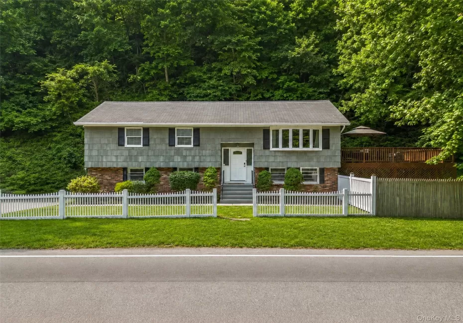 385 Yorktown Road, Cortlandt, NY, 4 Bedrooms Bedrooms, 7 Rooms Rooms,2 BathroomsBathrooms,Residential,For Rent,Yorktown,0,1040432 385 Yorktown Road, Cortlandt, NY, 4 Bedrooms Bedrooms, 7 Rooms Rooms,2 BathroomsBathrooms,Residential,For Rent,Yorktown,0,1040432