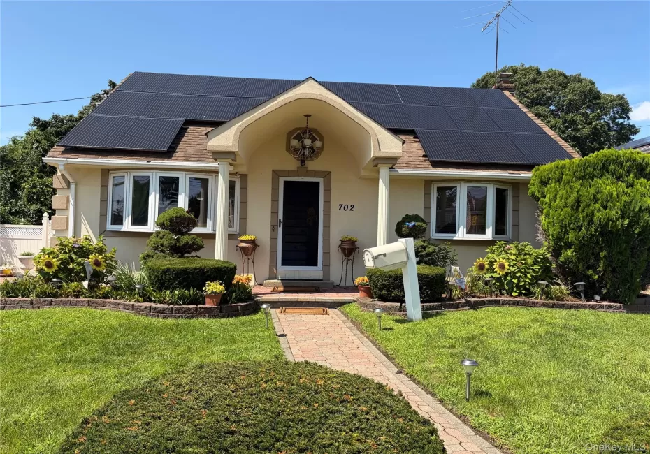 702 Diellen Lane, Hempstead, NY, 3 Bedrooms Bedrooms, 7 Rooms Rooms,2 BathroomsBathrooms,Residential,For Rent,Diellen,0,1041998 702 Diellen Lane, Hempstead, NY, 3 Bedrooms Bedrooms, 7 Rooms Rooms,2 BathroomsBathrooms,Residential,For Rent,Diellen,0,1041998