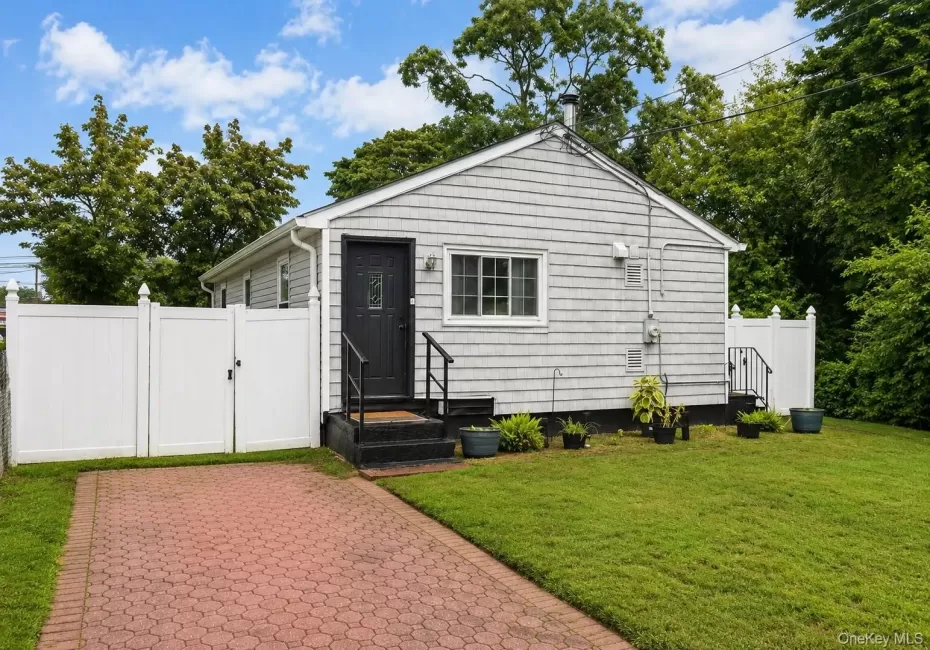 35 20th Street, Babylon, NY, 3 Bedrooms Bedrooms, 5 Rooms Rooms,1 BathroomBathrooms,Residential,For Rent,20th,0,1043833 35 20th Street, Babylon, NY, 3 Bedrooms Bedrooms, 5 Rooms Rooms,1 BathroomBathrooms,Residential,For Rent,20th,0,1043833