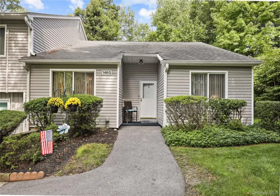 Sought after Bradford model with no one living above or below you. No garage below Sought after Bradford model with no one living above or below you. No garage below