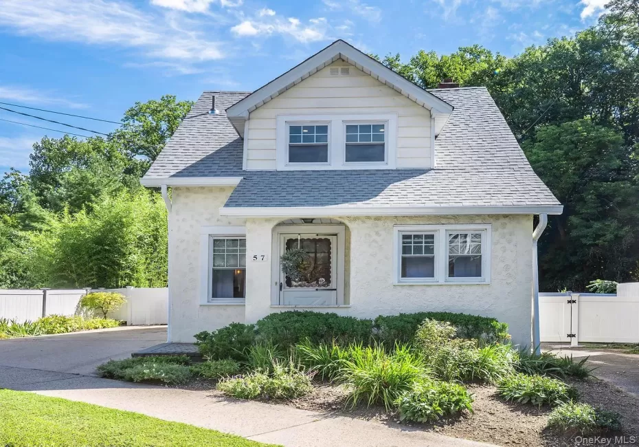 57 Irma Avenue, North Hempstead, NY, 2 Bedrooms Bedrooms, 6 Rooms Rooms,1 BathroomBathrooms,Residential,For Rent,Irma,0,1043563 57 Irma Avenue, North Hempstead, NY, 2 Bedrooms Bedrooms, 6 Rooms Rooms,1 BathroomBathrooms,Residential,For Rent,Irma,0,1043563