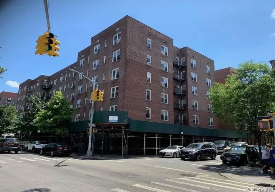 4240 Bowne Street, New York, NY, 1 Bedroom Bedrooms, 3 Rooms Rooms,1 BathroomBathrooms,Residential,For Rent,Bowne,0,1044241 4240 Bowne Street, New York, NY, 1 Bedroom Bedrooms, 3 Rooms Rooms,1 BathroomBathrooms,Residential,For Rent,Bowne,0,1044241