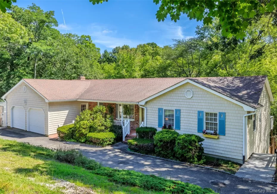 18 Beaver Lane, Southampton, NY, 4 Bedrooms Bedrooms, 11 Rooms Rooms,4 BathroomsBathrooms,Residential,For Rent,Beaver,0,1043672 18 Beaver Lane, Southampton, NY, 4 Bedrooms Bedrooms, 11 Rooms Rooms,4 BathroomsBathrooms,Residential,For Rent,Beaver,0,1043672