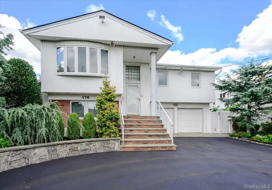 176 Main Street, Hempstead, NY, 3 Bedrooms Bedrooms, 9 Rooms Rooms,3 BathroomsBathrooms,Residential,For Rent,Main,0,1042919 176 Main Street, Hempstead, NY, 3 Bedrooms Bedrooms, 9 Rooms Rooms,3 BathroomsBathrooms,Residential,For Rent,Main,0,1042919