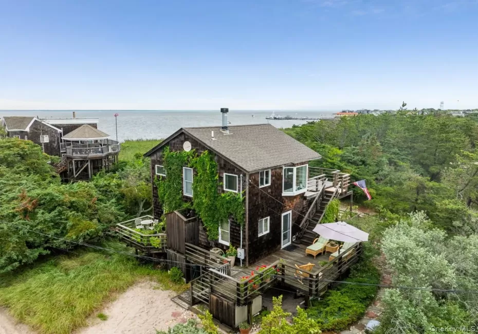 31 End Walk, Islip, NY, 4 Bedrooms Bedrooms, 6 Rooms Rooms,2 BathroomsBathrooms,Residential,For Rent,End,0,1043745 31 End Walk, Islip, NY, 4 Bedrooms Bedrooms, 6 Rooms Rooms,2 BathroomsBathrooms,Residential,For Rent,End,0,1043745
