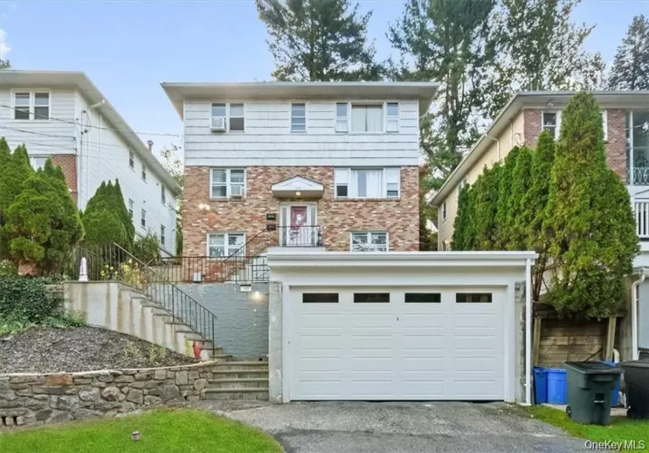 190 Midland Avenue, Eastchester, NY, 3 Bedrooms Bedrooms, 8 Rooms Rooms,2 BathroomsBathrooms,Residential Lease,For Rent,Midland,0,1044505 190 Midland Avenue, Eastchester, NY, 3 Bedrooms Bedrooms, 8 Rooms Rooms,2 BathroomsBathrooms,Residential Lease,For Rent,Midland,0,1044505