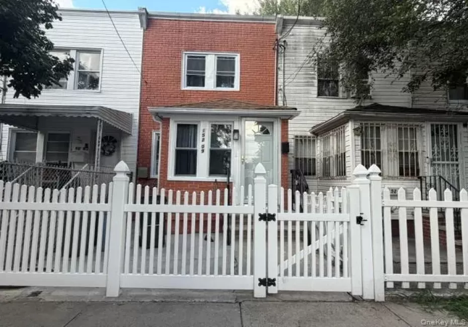 15209 118th Avenue, New York, NY, 2 Bedrooms Bedrooms, 5 Rooms Rooms,1 BathroomBathrooms,Residential,For Rent,118th,0,1044561 15209 118th Avenue, New York, NY, 2 Bedrooms Bedrooms, 5 Rooms Rooms,1 BathroomBathrooms,Residential,For Rent,118th,0,1044561