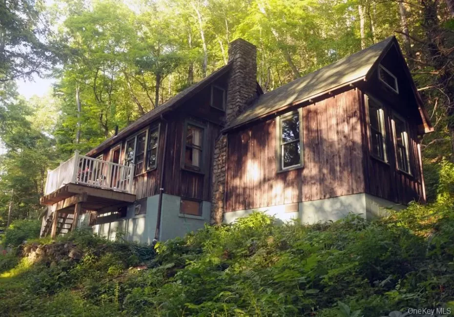 Beautiful view of home up on a small hill. So private Beautiful view of home up on a small hill. So private