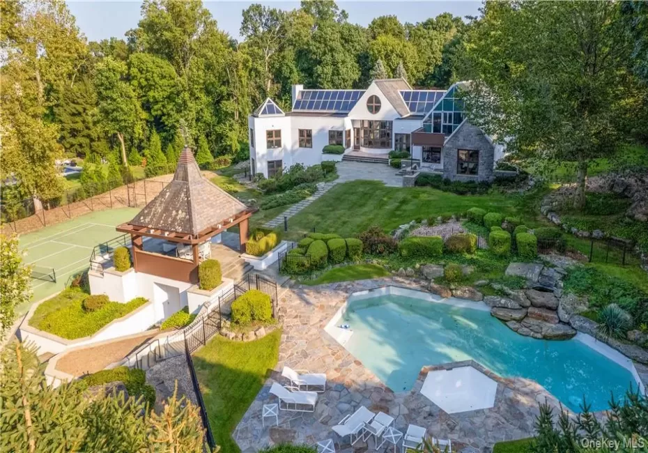 Spectacular estate with private pool and tennis court Spectacular estate with private pool and tennis court
