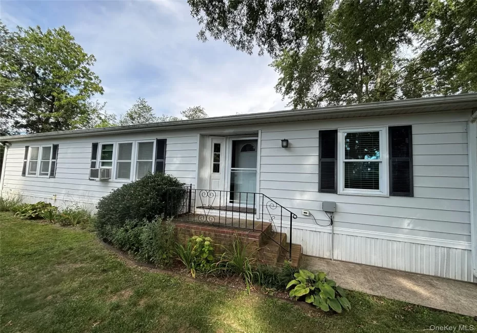 103 West Lane, Riverhead, NY, 3 Bedrooms Bedrooms, 7 Rooms Rooms,2 BathroomsBathrooms,Residential,For Rent,West,0,1044594 103 West Lane, Riverhead, NY, 3 Bedrooms Bedrooms, 7 Rooms Rooms,2 BathroomsBathrooms,Residential,For Rent,West,0,1044594