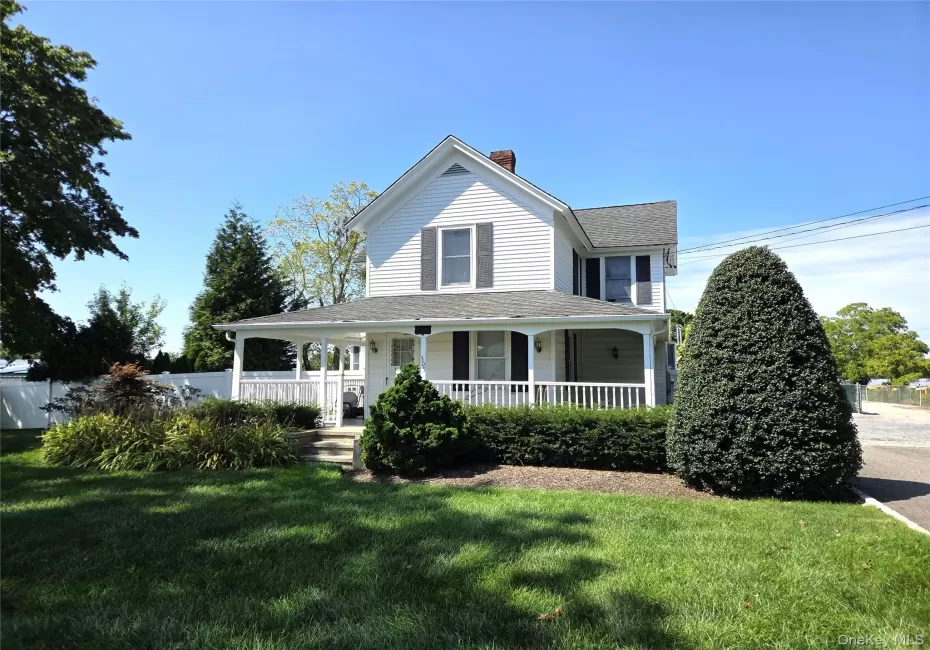 305 Edwards Avenue, Riverhead, NY, 3 Bedrooms Bedrooms, 8 Rooms Rooms,2 BathroomsBathrooms,Residential Lease,For Rent,Edwards,0,1044238 305 Edwards Avenue, Riverhead, NY, 3 Bedrooms Bedrooms, 8 Rooms Rooms,2 BathroomsBathrooms,Residential Lease,For Rent,Edwards,0,1044238