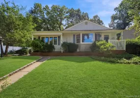 8 Dee, Huntington, NY, 4 Bedrooms Bedrooms, 9 Rooms Rooms,3 BathroomsBathrooms,Residential,For Rent,Dee,0,1041457 8 Dee, Huntington, NY, 4 Bedrooms Bedrooms, 9 Rooms Rooms,3 BathroomsBathrooms,Residential,For Rent,Dee,0,1041457