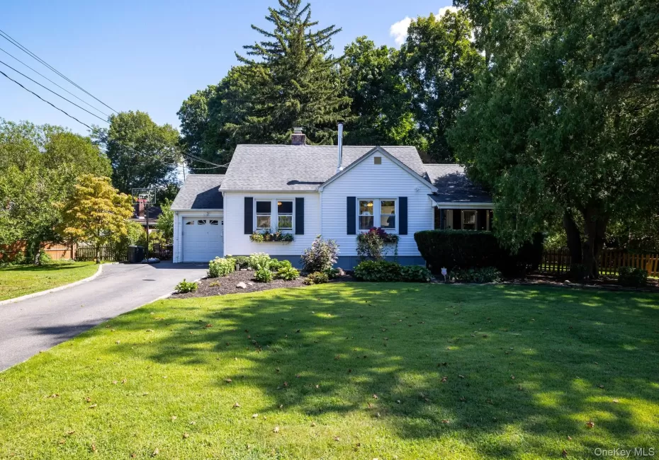 12 Ingersoll Street, Huntington, NY, 3 Bedrooms Bedrooms, 9 Rooms Rooms,1 BathroomBathrooms,Residential Lease,For Rent,Ingersoll,0,1041575 12 Ingersoll Street, Huntington, NY, 3 Bedrooms Bedrooms, 9 Rooms Rooms,1 BathroomBathrooms,Residential Lease,For Rent,Ingersoll,0,1041575