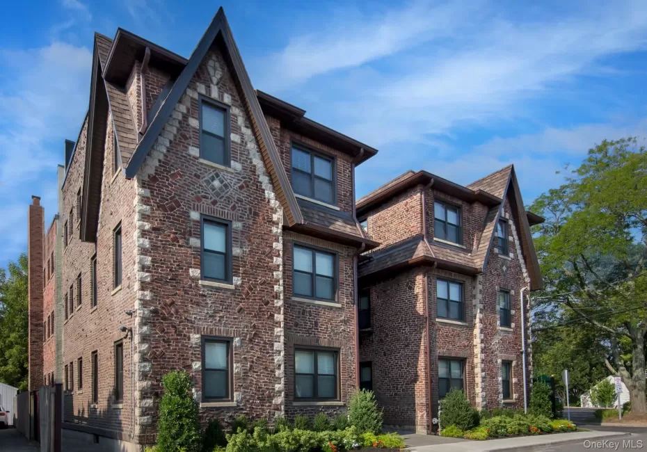 25 Trinity Place, Hempstead, NY, 1 Bedroom Bedrooms, 4 Rooms Rooms,1 BathroomBathrooms,Residential Lease,For Rent,Trinity,0,1044864 25 Trinity Place, Hempstead, NY, 1 Bedroom Bedrooms, 4 Rooms Rooms,1 BathroomBathrooms,Residential Lease,For Rent,Trinity,0,1044864