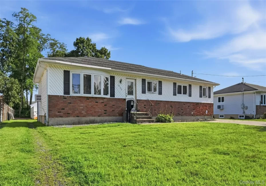 1035 Tooker Avenue, Babylon, NY, 4 Bedrooms Bedrooms, 7 Rooms Rooms,2 BathroomsBathrooms,Residential,For Rent,Tooker,0,1044754 1035 Tooker Avenue, Babylon, NY, 4 Bedrooms Bedrooms, 7 Rooms Rooms,2 BathroomsBathrooms,Residential,For Rent,Tooker,0,1044754