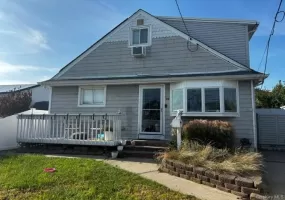14 Seacrest Avenue, Babylon, NY, 5 Bedrooms Bedrooms, 10 Rooms Rooms,2 BathroomsBathrooms,Residential,For Rent,Seacrest,0,1043732 14 Seacrest Avenue, Babylon, NY, 5 Bedrooms Bedrooms, 10 Rooms Rooms,2 BathroomsBathrooms,Residential,For Rent,Seacrest,0,1043732