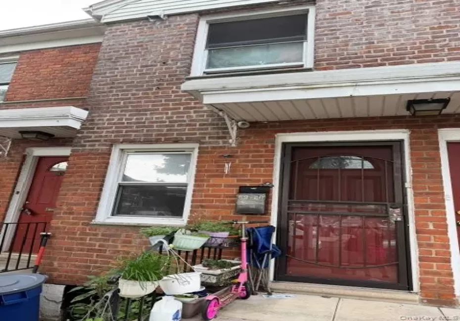 69-20 140th Street, New York, NY, 2 Bedrooms Bedrooms, 4 Rooms Rooms,1 BathroomBathrooms,Residential,For Rent,140th,0,1044916 69-20 140th Street, New York, NY, 2 Bedrooms Bedrooms, 4 Rooms Rooms,1 BathroomBathrooms,Residential,For Rent,140th,0,1044916