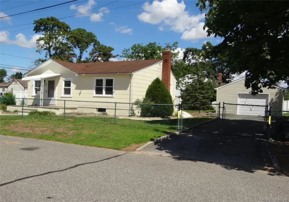 272 12th Avenue, West Babylon, NY, 2 Bedrooms Bedrooms, 4 Rooms Rooms,1 BathroomBathrooms,Residential,For Rent,12th,0,1043828 272 12th Avenue, West Babylon, NY, 2 Bedrooms Bedrooms, 4 Rooms Rooms,1 BathroomBathrooms,Residential,For Rent,12th,0,1043828