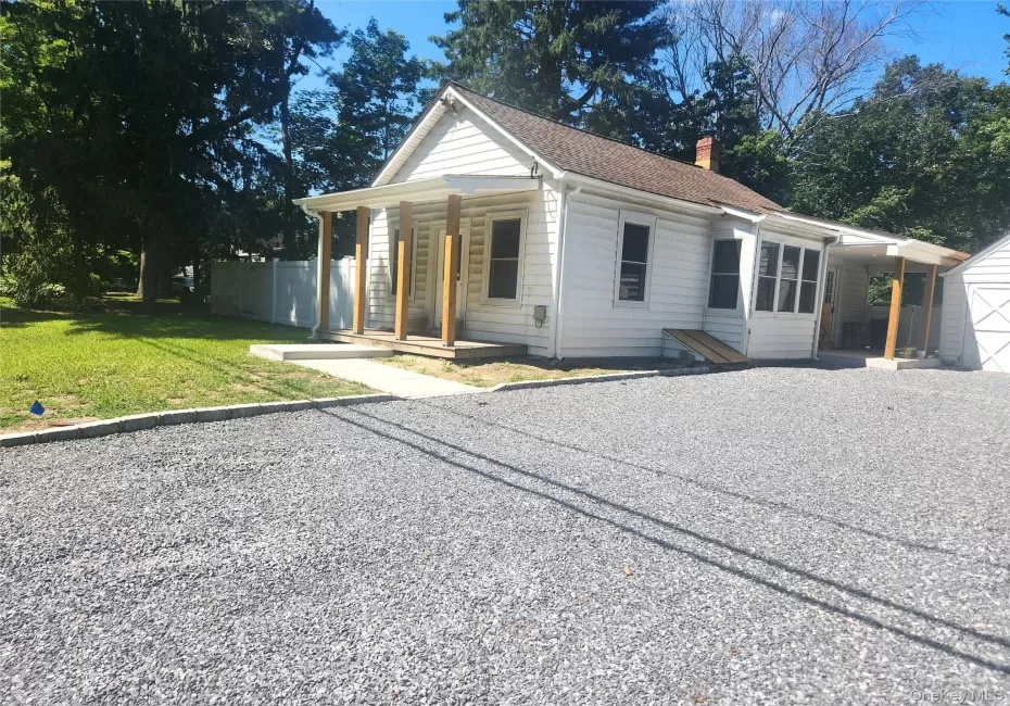 807 Meadow Road, Smithtown, NY, 3 Bedrooms Bedrooms, 6 Rooms Rooms,1 BathroomBathrooms,Residential Lease,For Rent,Meadow,0,1045174 807 Meadow Road, Smithtown, NY, 3 Bedrooms Bedrooms, 6 Rooms Rooms,1 BathroomBathrooms,Residential Lease,For Rent,Meadow,0,1045174