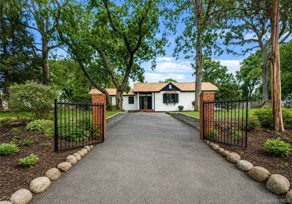 68 Oakdale Avenue, Brookhaven, NY, 4 Bedrooms Bedrooms, 8 Rooms Rooms,1 BathroomBathrooms,Residential,For Rent,Oakdale,0,1045129 68 Oakdale Avenue, Brookhaven, NY, 4 Bedrooms Bedrooms, 8 Rooms Rooms,1 BathroomBathrooms,Residential,For Rent,Oakdale,0,1045129
