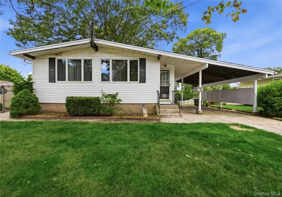 90 Samuel Street, Smithtown, NY, 3 Bedrooms Bedrooms, 5 Rooms Rooms,1 BathroomBathrooms,Residential,For Rent,Samuel,0,1041675 90 Samuel Street, Smithtown, NY, 3 Bedrooms Bedrooms, 5 Rooms Rooms,1 BathroomBathrooms,Residential,For Rent,Samuel,0,1041675