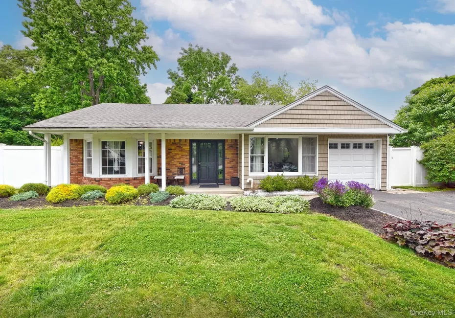 73 Alton Avenue, Huntington, NY, 4 Bedrooms Bedrooms, 7 Rooms Rooms,1 BathroomBathrooms,Residential Lease,For Rent,Alton,0,1042022 73 Alton Avenue, Huntington, NY, 4 Bedrooms Bedrooms, 7 Rooms Rooms,1 BathroomBathrooms,Residential Lease,For Rent,Alton,0,1042022