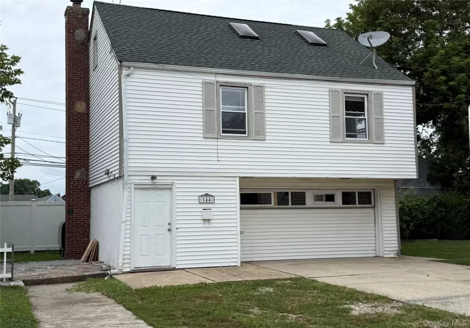 140-144 Alhambra Avenue, Babylon, NY, 3 Bedrooms Bedrooms, 6 Rooms Rooms,2 BathroomsBathrooms,Residential Lease,For Rent,Alhambra,0,1045126 140-144 Alhambra Avenue, Babylon, NY, 3 Bedrooms Bedrooms, 6 Rooms Rooms,2 BathroomsBathrooms,Residential Lease,For Rent,Alhambra,0,1045126
