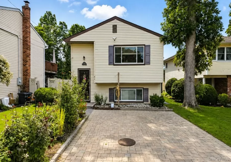 42 Brennan Street, Huntington, NY, 6 Bedrooms Bedrooms, 8 Rooms Rooms,2 BathroomsBathrooms,Residential,For Rent,Brennan,0,1043915 42 Brennan Street, Huntington, NY, 6 Bedrooms Bedrooms, 8 Rooms Rooms,2 BathroomsBathrooms,Residential,For Rent,Brennan,0,1043915