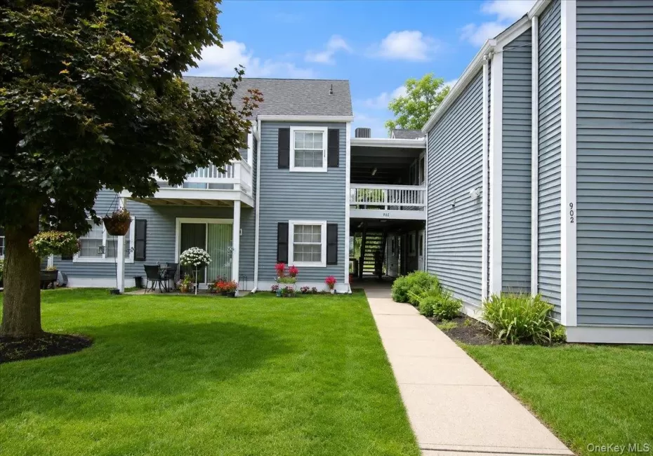 Highly sought-after "The Commons" community Highly sought-after "The Commons" community