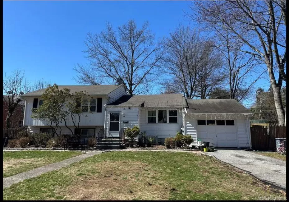 182 Middletown Road, Orangetown, NY, 3 Bedrooms Bedrooms, 5 Rooms Rooms,1 BathroomBathrooms,Residential Lease,For Rent,Middletown,0,1045270 182 Middletown Road, Orangetown, NY, 3 Bedrooms Bedrooms, 5 Rooms Rooms,1 BathroomBathrooms,Residential Lease,For Rent,Middletown,0,1045270