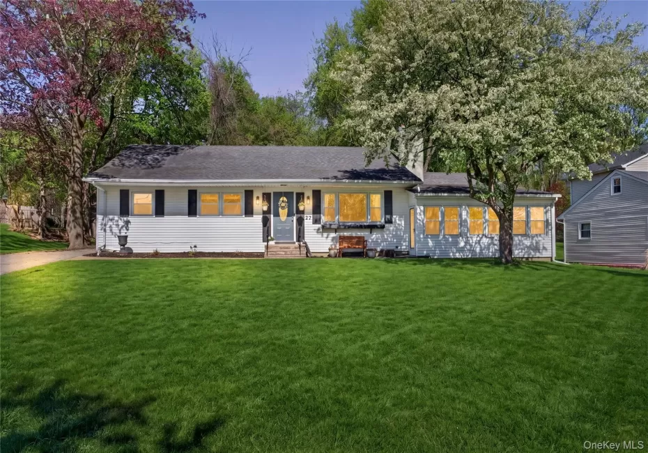 27 High Hill Avenue, Warwick (town), NY, 3 Bedrooms Bedrooms, 9 Rooms Rooms,3 BathroomsBathrooms,Residential,For Rent,High Hill,0,989269 27 High Hill Avenue, Warwick (town), NY, 3 Bedrooms Bedrooms, 9 Rooms Rooms,3 BathroomsBathrooms,Residential,For Rent,High Hill,0,989269