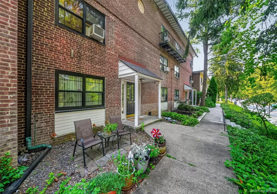 1243 California Road, Eastchester, NY, 2 Bedrooms Bedrooms, 5 Rooms Rooms,1 BathroomBathrooms,Residential,For Rent,California,0,1043135 1243 California Road, Eastchester, NY, 2 Bedrooms Bedrooms, 5 Rooms Rooms,1 BathroomBathrooms,Residential,For Rent,California,0,1043135