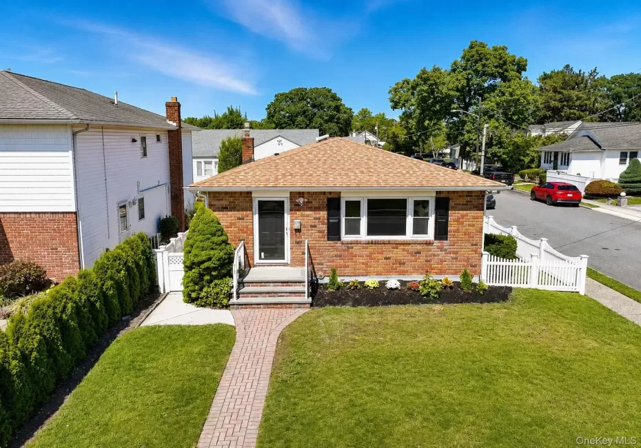 12 Grant Avenue, Oyster Bay, NY, 3 Bedrooms Bedrooms, 7 Rooms Rooms,1 BathroomBathrooms,Residential,For Rent,Grant,0,1043288 12 Grant Avenue, Oyster Bay, NY, 3 Bedrooms Bedrooms, 7 Rooms Rooms,1 BathroomBathrooms,Residential,For Rent,Grant,0,1043288