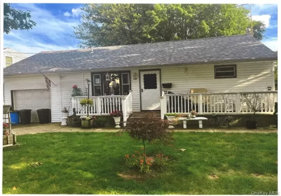 330 Florida Avenue, Babylon, NY, 3 Bedrooms Bedrooms, 8 Rooms Rooms,2 BathroomsBathrooms,Residential,For Rent,Florida,0,1045491 330 Florida Avenue, Babylon, NY, 3 Bedrooms Bedrooms, 8 Rooms Rooms,2 BathroomsBathrooms,Residential,For Rent,Florida,0,1045491