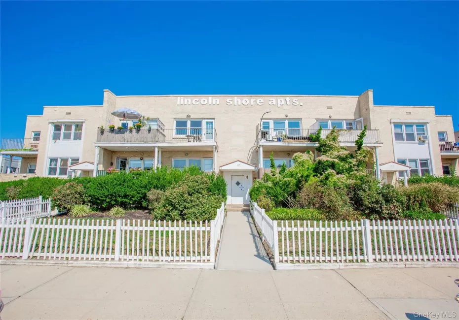 325 Shore Road, Long Beach, NY, 1 Bedroom Bedrooms, 4 Rooms Rooms,1 BathroomBathrooms,Residential Lease,For Rent,Shore,0,1045605 325 Shore Road, Long Beach, NY, 1 Bedroom Bedrooms, 4 Rooms Rooms,1 BathroomBathrooms,Residential Lease,For Rent,Shore,0,1045605