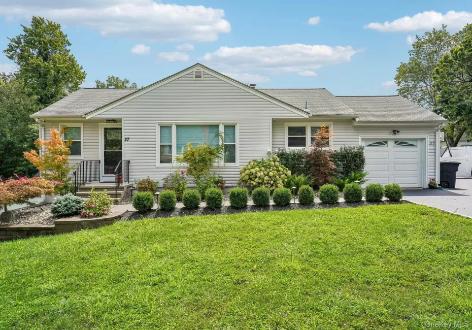 27 Pierce Street, Clarkstown, NY, 3 Bedrooms Bedrooms, 8 Rooms Rooms,1 BathroomBathrooms,Residential,For Rent,Pierce,0,1044939 27 Pierce Street, Clarkstown, NY, 3 Bedrooms Bedrooms, 8 Rooms Rooms,1 BathroomBathrooms,Residential,For Rent,Pierce,0,1044939