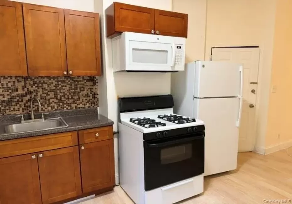 38-38 29th Street, New York, NY, 1 Bedroom Bedrooms, 4 Rooms Rooms,1 BathroomBathrooms,Residential Lease,For Rent,29th,0,1045786 38-38 29th Street, New York, NY, 1 Bedroom Bedrooms, 4 Rooms Rooms,1 BathroomBathrooms,Residential Lease,For Rent,29th,0,1045786