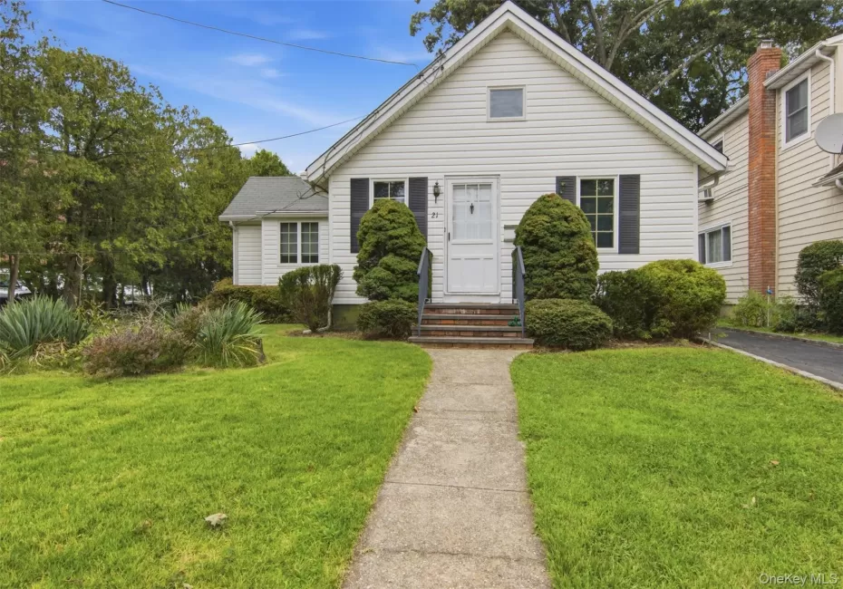 21 Sherrard Street, North Hempstead, NY, 4 Bedrooms Bedrooms, 8 Rooms Rooms,2 BathroomsBathrooms,Residential Lease,For Rent,Sherrard,0,1045725 21 Sherrard Street, North Hempstead, NY, 4 Bedrooms Bedrooms, 8 Rooms Rooms,2 BathroomsBathrooms,Residential Lease,For Rent,Sherrard,0,1045725