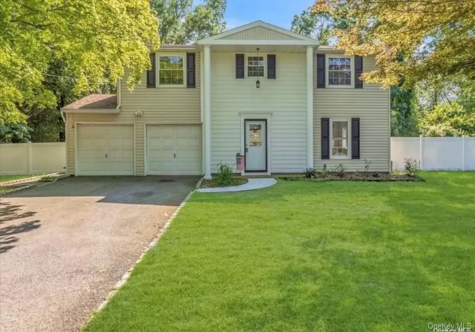 6 Autumn Drive, Brookhaven, NY, 4 Bedrooms Bedrooms, 8 Rooms Rooms,2 BathroomsBathrooms,Residential Lease,For Rent,Autumn,0,1045762 6 Autumn Drive, Brookhaven, NY, 4 Bedrooms Bedrooms, 8 Rooms Rooms,2 BathroomsBathrooms,Residential Lease,For Rent,Autumn,0,1045762