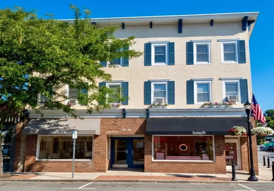 Luxury second floor apartment in the heart of downtown Rye Luxury second floor apartment in the heart of downtown Rye