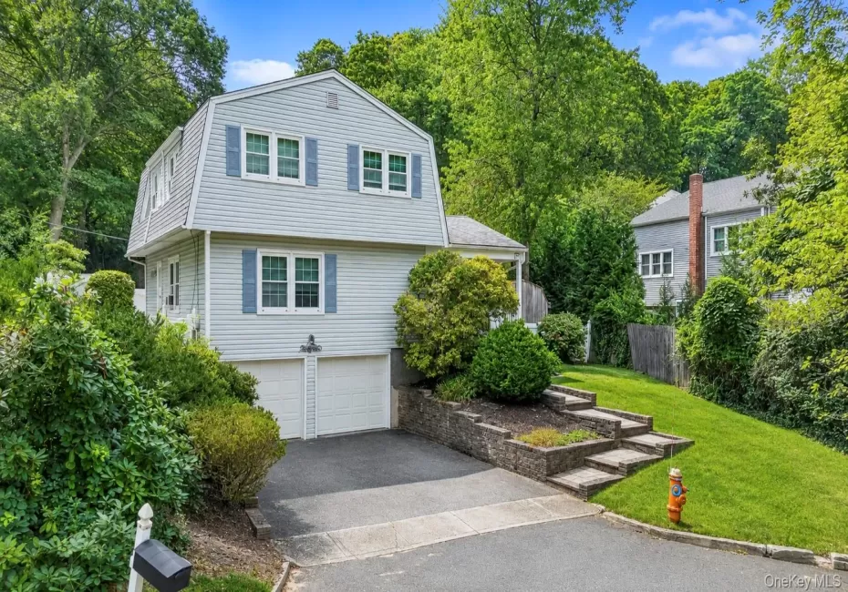35 Sanford Street, Huntington, NY, 4 Bedrooms Bedrooms, 8 Rooms Rooms,2 BathroomsBathrooms,Residential,For Rent,Sanford,0,1027068 35 Sanford Street, Huntington, NY, 4 Bedrooms Bedrooms, 8 Rooms Rooms,2 BathroomsBathrooms,Residential,For Rent,Sanford,0,1027068