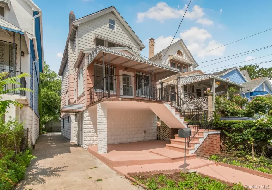 427 Taylor Avenue, New York, NY, 4 Bedrooms Bedrooms, 6 Rooms Rooms,2 BathroomsBathrooms,Residential,For Rent,Taylor,0,1045836 427 Taylor Avenue, New York, NY, 4 Bedrooms Bedrooms, 6 Rooms Rooms,2 BathroomsBathrooms,Residential,For Rent,Taylor,0,1045836