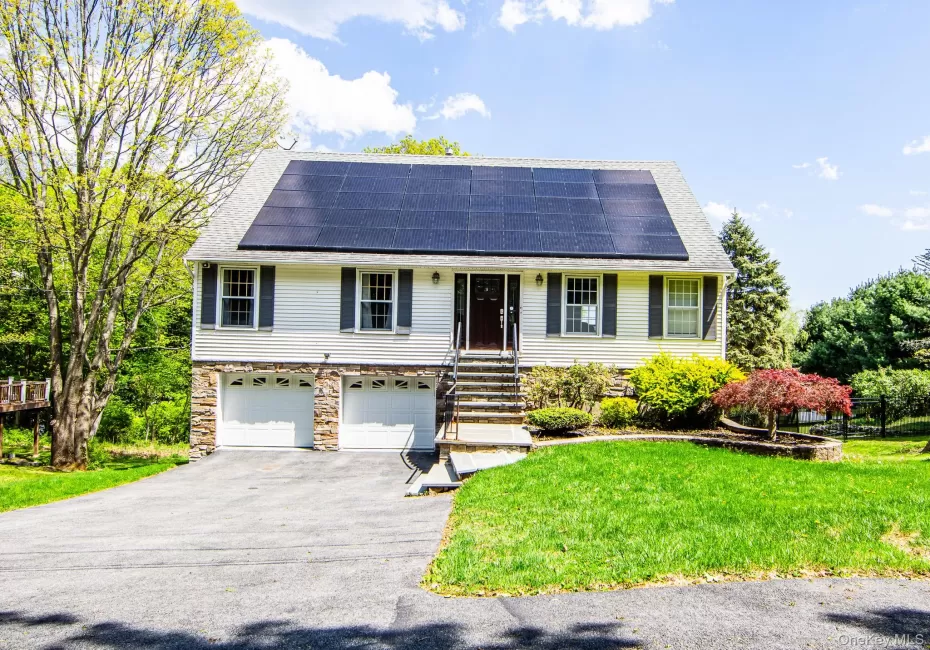 Welcome Home! Beautiful Curb appeal Welcome Home! Beautiful Curb appeal
