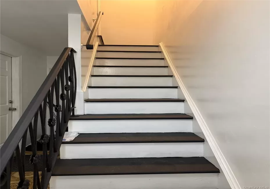 lead to 2nd floor apartment lead to 2nd floor apartment