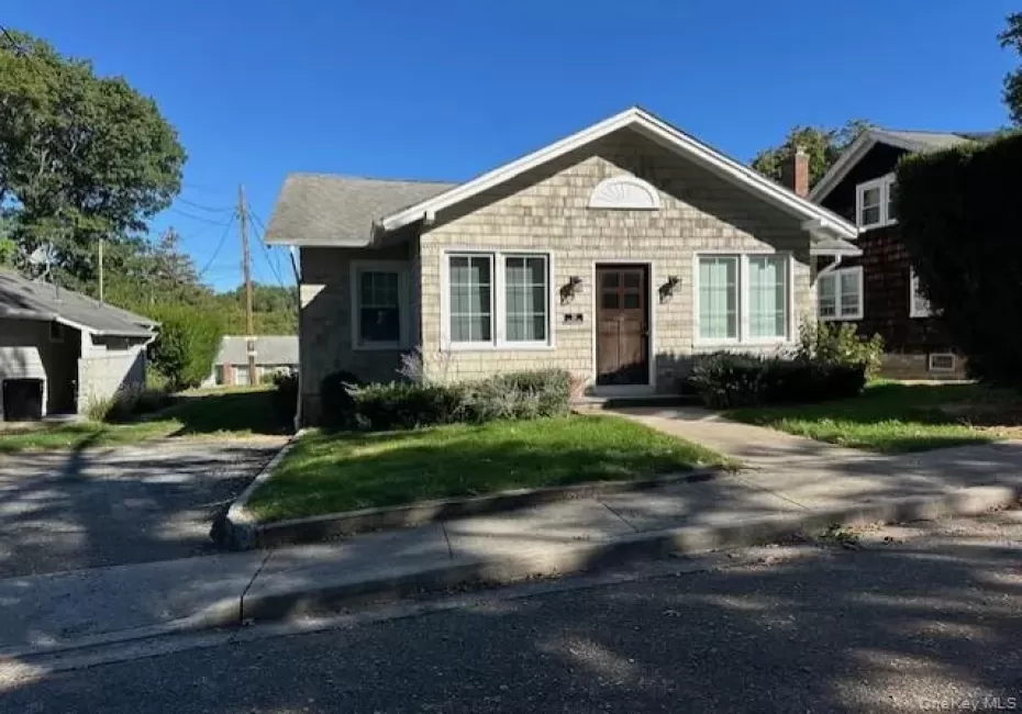 39 hillside Avenue, Oyster Bay, NY, 2 Bedrooms Bedrooms, 4 Rooms Rooms,1 BathroomBathrooms,Residential Lease,For Rent,hillside,0,1045854 39 hillside Avenue, Oyster Bay, NY, 2 Bedrooms Bedrooms, 4 Rooms Rooms,1 BathroomBathrooms,Residential Lease,For Rent,hillside,0,1045854
