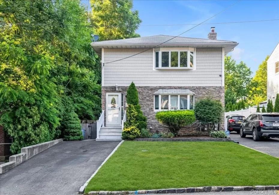 49 Neulist Avenue, North Hempstead, NY, 2 Bedrooms Bedrooms, 5 Rooms Rooms,1 BathroomBathrooms,Residential Lease,For Rent,Neulist,0,1043897 49 Neulist Avenue, North Hempstead, NY, 2 Bedrooms Bedrooms, 5 Rooms Rooms,1 BathroomBathrooms,Residential Lease,For Rent,Neulist,0,1043897