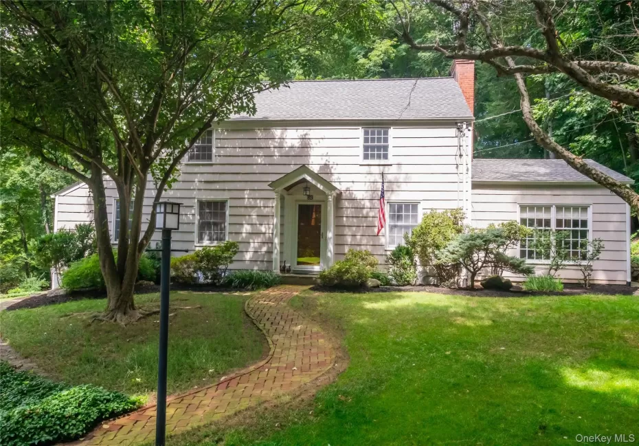 Welcome to 35 Marcourt Drive!! Welcome to 35 Marcourt Drive!!