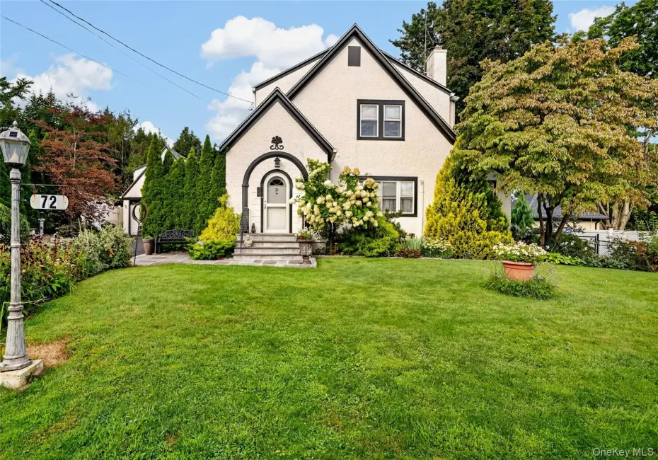 72 Hartsdale Road, Greenburgh, NY, 3 Bedrooms Bedrooms, 7 Rooms Rooms,1 BathroomBathrooms,Residential,For Rent,Hartsdale,0,1043283 72 Hartsdale Road, Greenburgh, NY, 3 Bedrooms Bedrooms, 7 Rooms Rooms,1 BathroomBathrooms,Residential,For Rent,Hartsdale,0,1043283