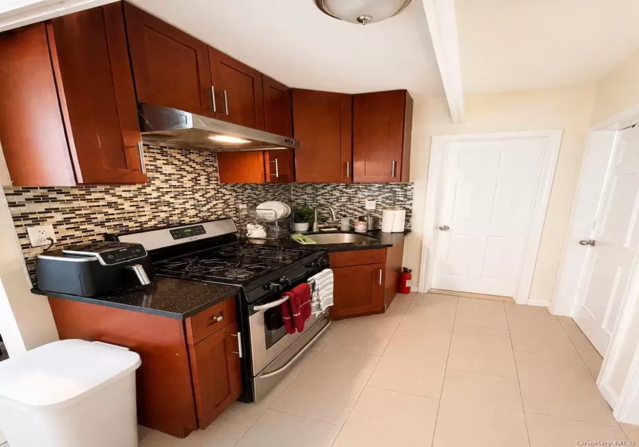 8269 166th Street, New York, NY, 4 Bedrooms Bedrooms, 6 Rooms Rooms,1 BathroomBathrooms,Residential Lease,For Rent,166th,0,1045428 8269 166th Street, New York, NY, 4 Bedrooms Bedrooms, 6 Rooms Rooms,1 BathroomBathrooms,Residential Lease,For Rent,166th,0,1045428